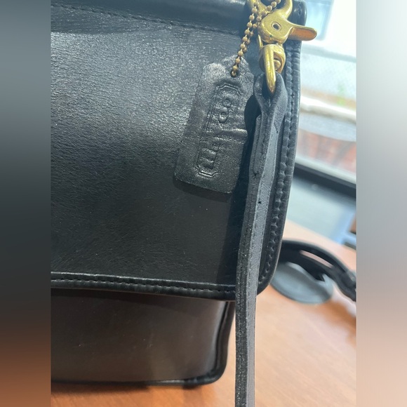 Vintage Coach Willis 9927 -black with Gold Hardware - Picture 3 of 13